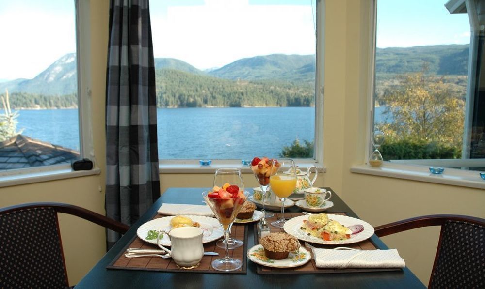 At The Shore Bed And Breakfast Sechelt Eksteriør bilde