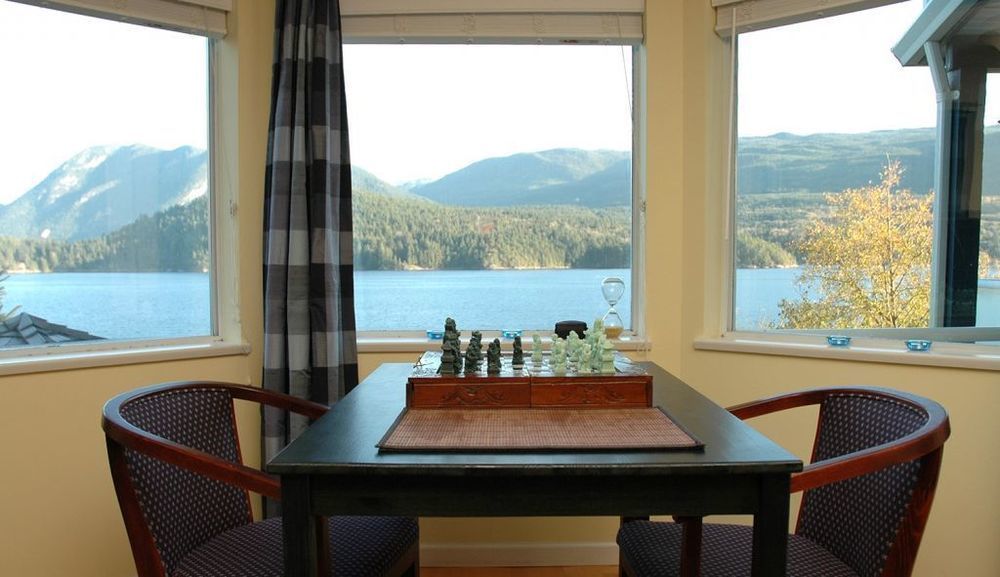 At The Shore Bed And Breakfast Sechelt Eksteriør bilde