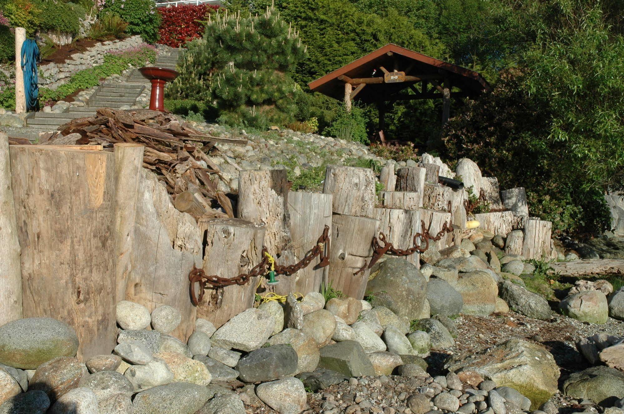 At The Shore Bed And Breakfast Sechelt Eksteriør bilde